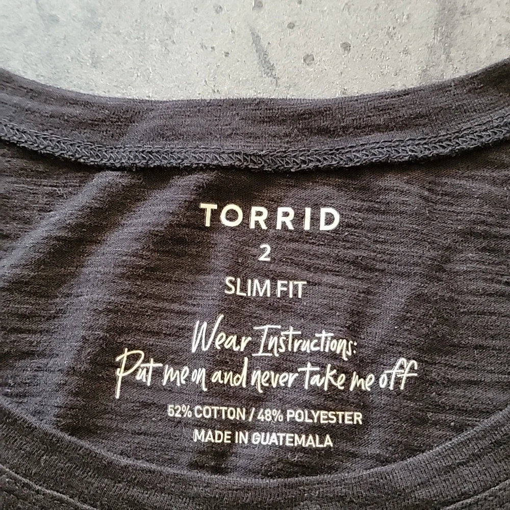 TORRID Short Sleeve Floral Design Tee Shirt Black Orange Blue size 2X 18-20 NWT - Picture 6 of 11